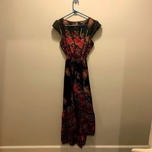 🌺Long Black Dress w/Floral Design & button up front with cinched waist